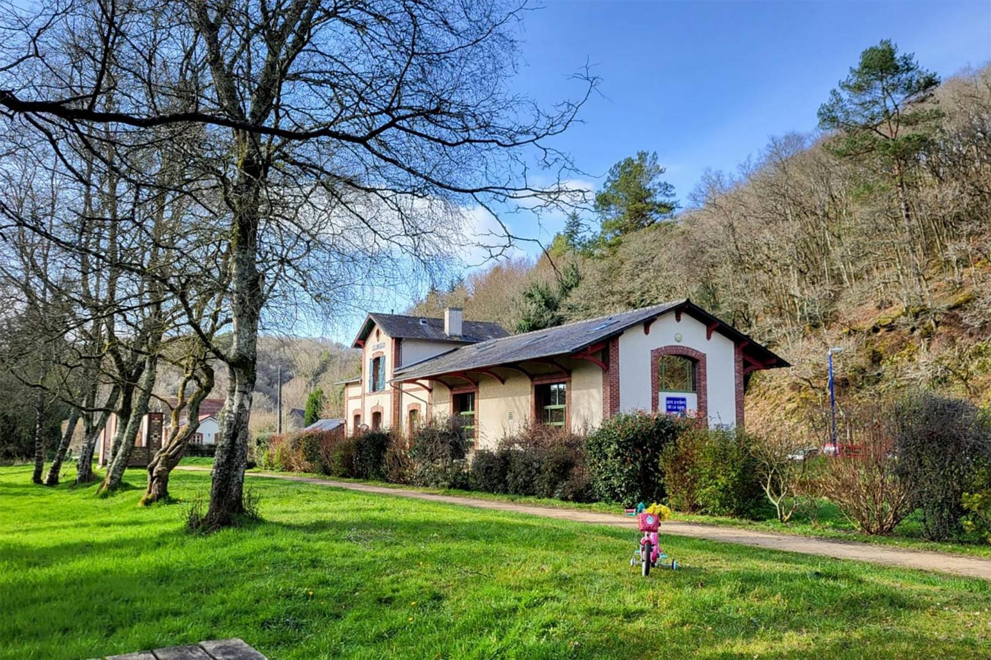 Ostal Scrignac - Gite D'Etape De La Gare Exterior foto